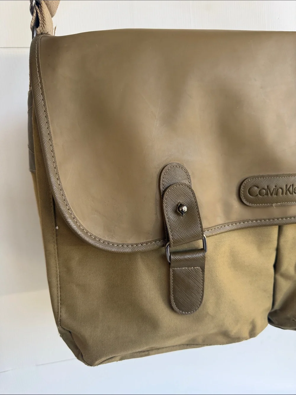 VINTAGE CALVIN KLEIN RUGGED CANVAS MESSENGER FLAP BAG CROSSBODY TRAVEL TAN